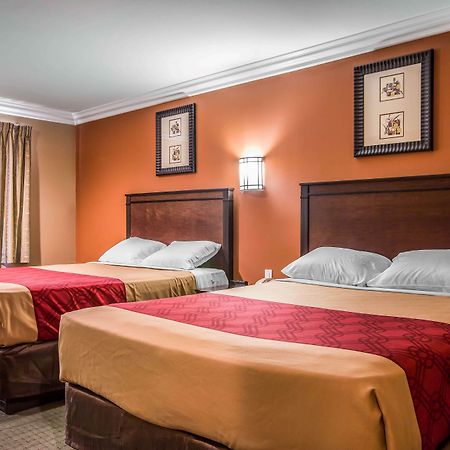 Hotel Baymont By Wyndham Ontario Exterior foto