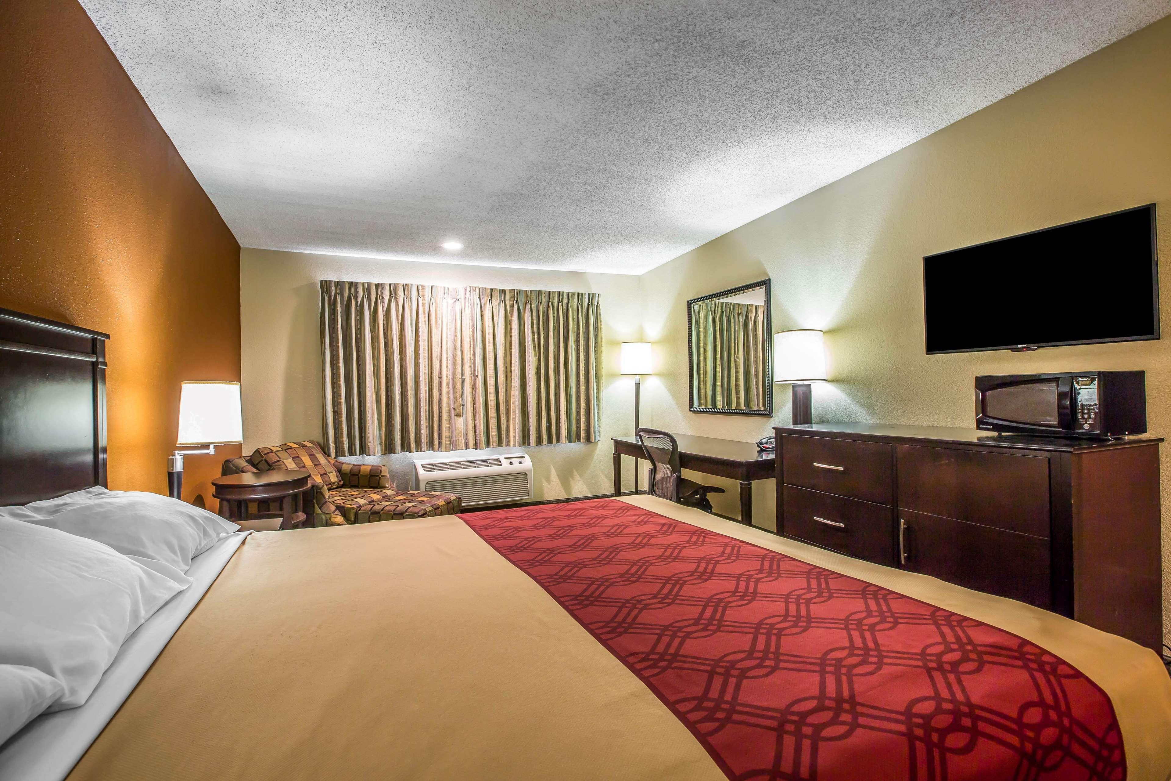 Hotel Baymont By Wyndham Ontario Exterior foto