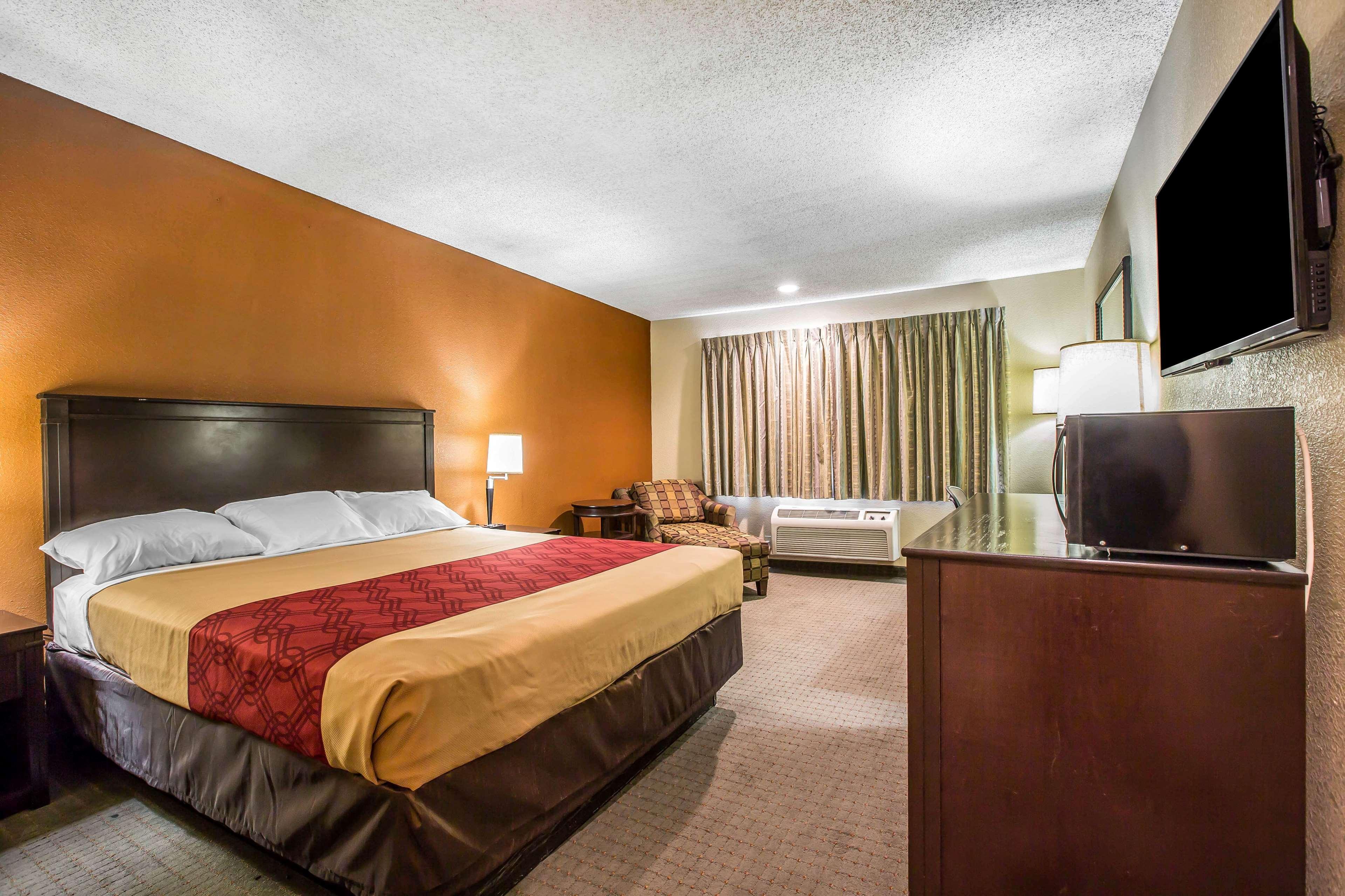 Hotel Baymont By Wyndham Ontario Exterior foto