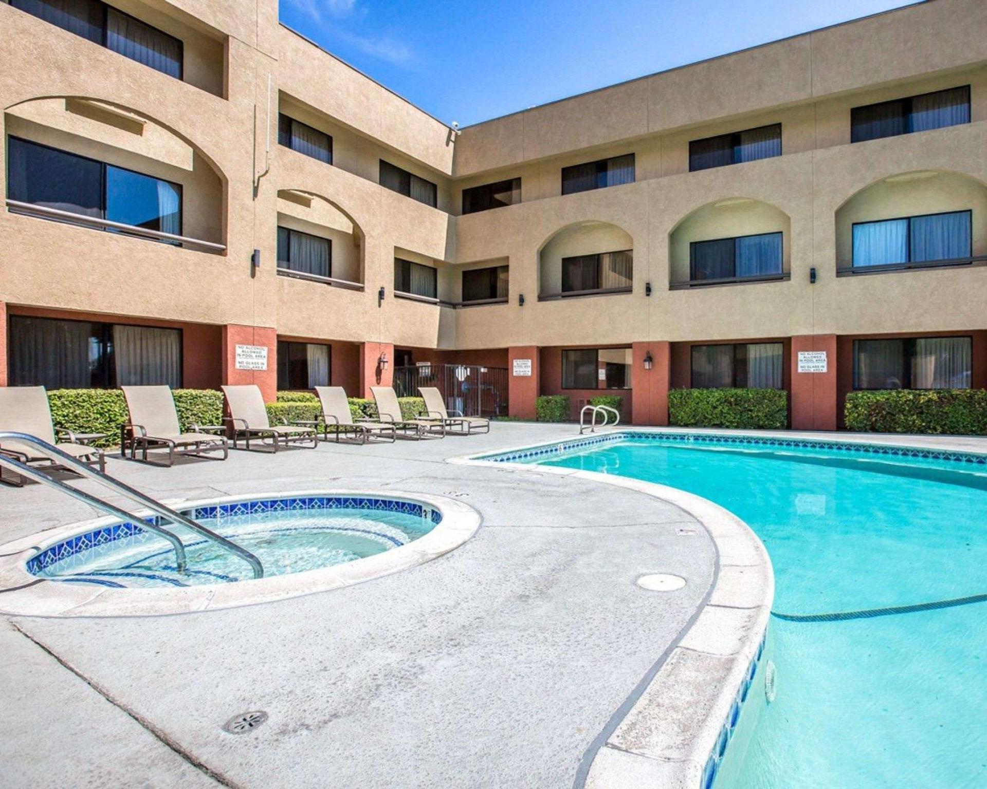 Hotel Baymont By Wyndham Ontario Exterior foto