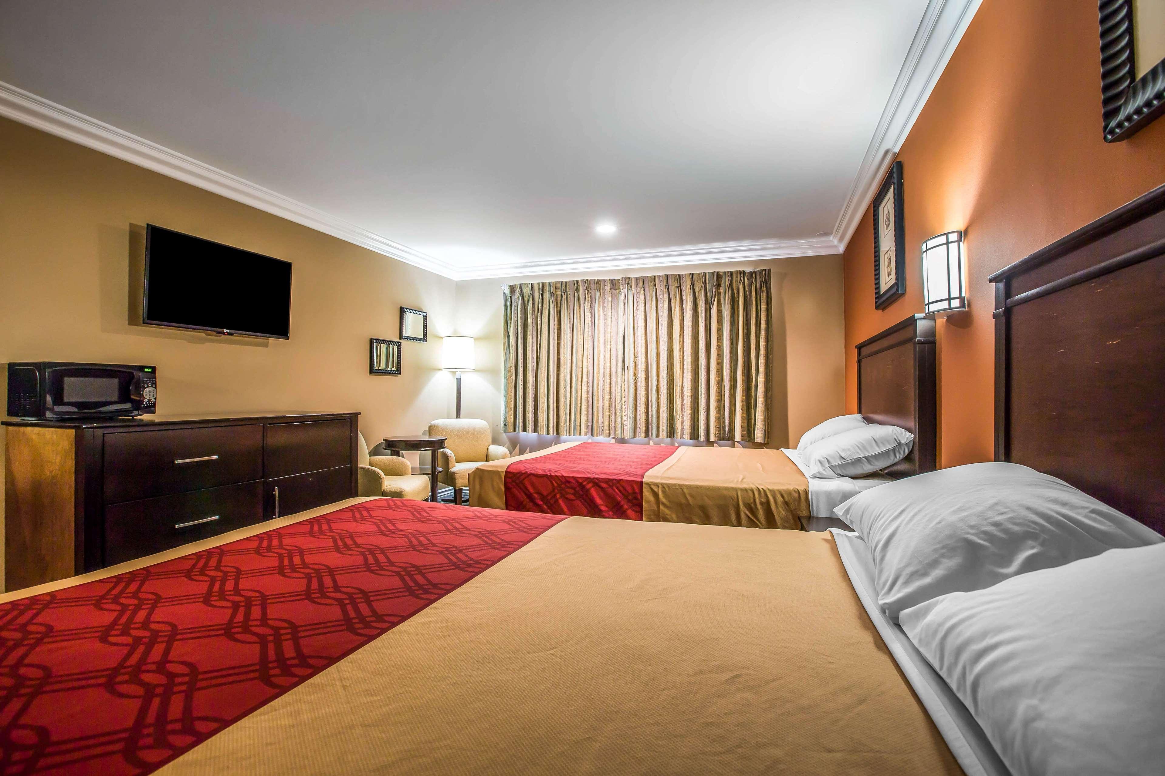 Hotel Baymont By Wyndham Ontario Exterior foto