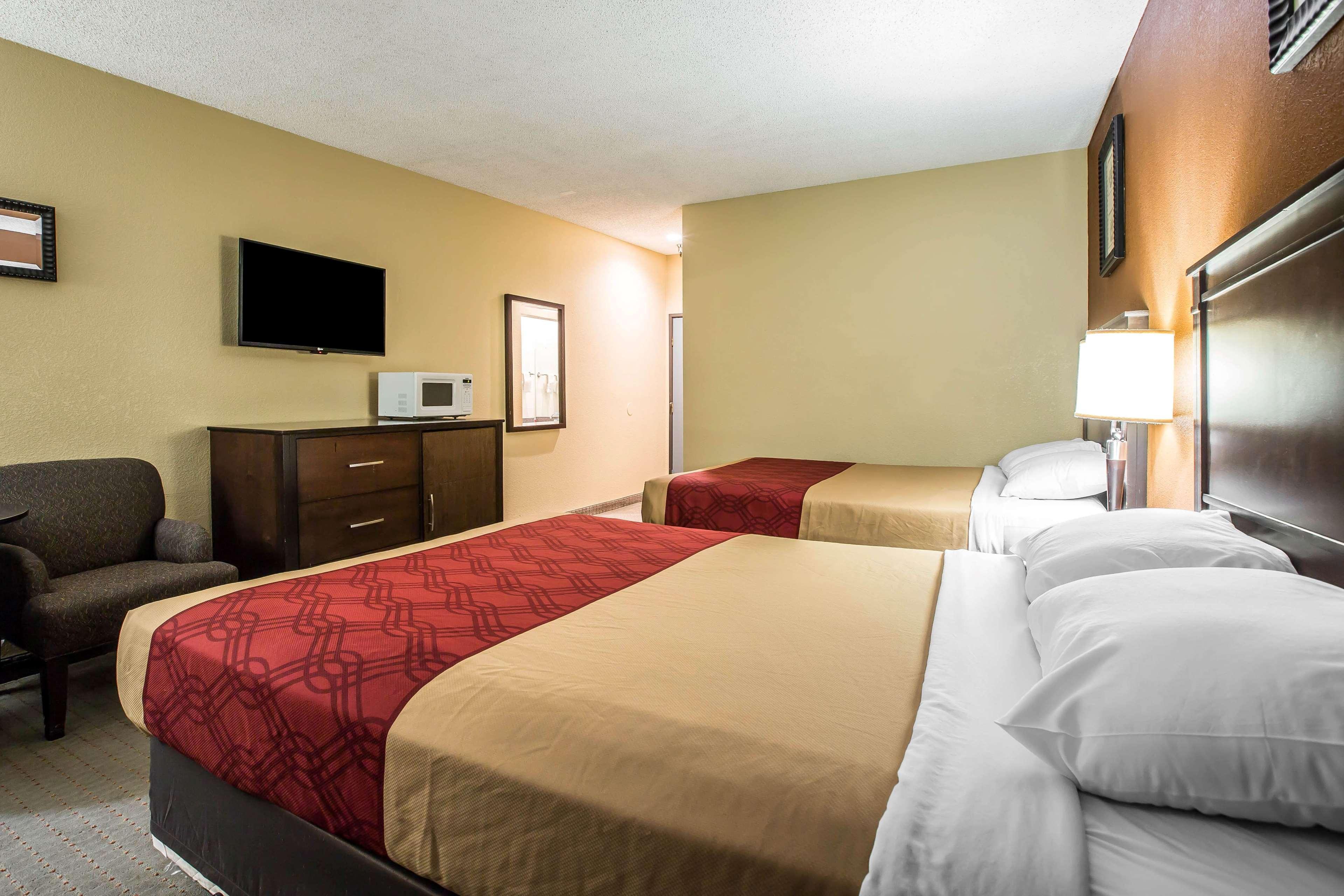 Hotel Baymont By Wyndham Ontario Exterior foto
