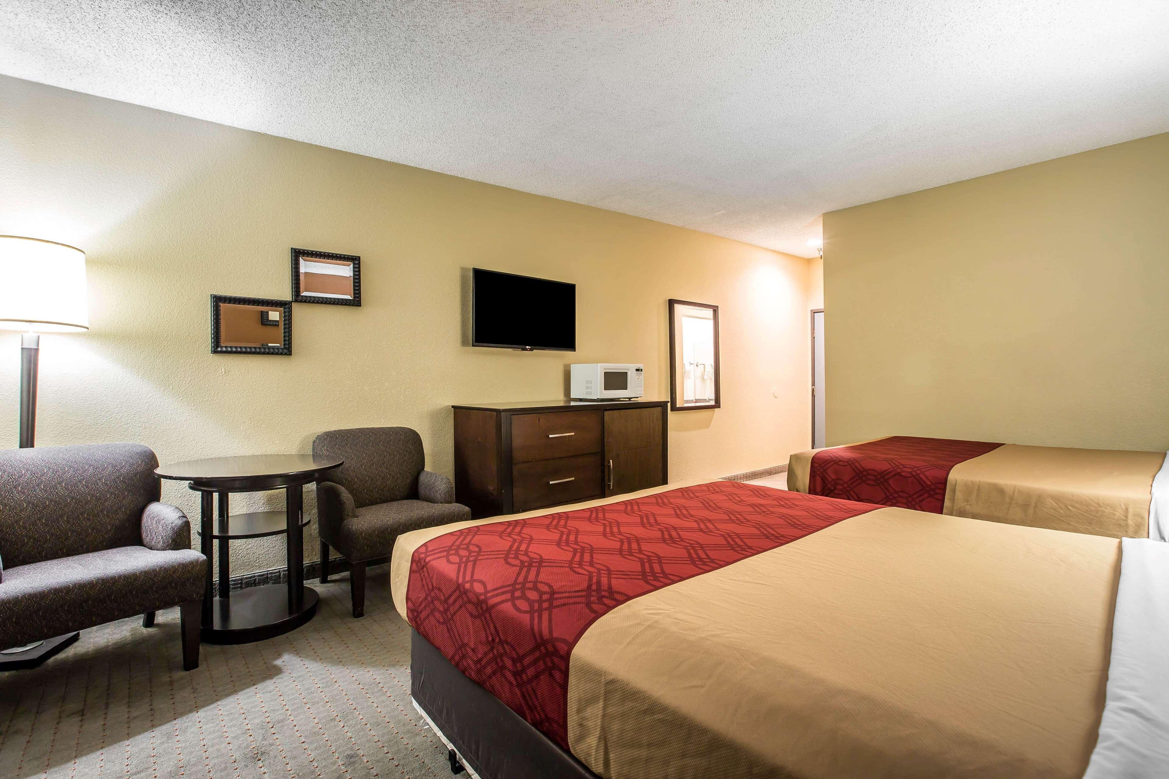 Hotel Baymont By Wyndham Ontario Exterior foto