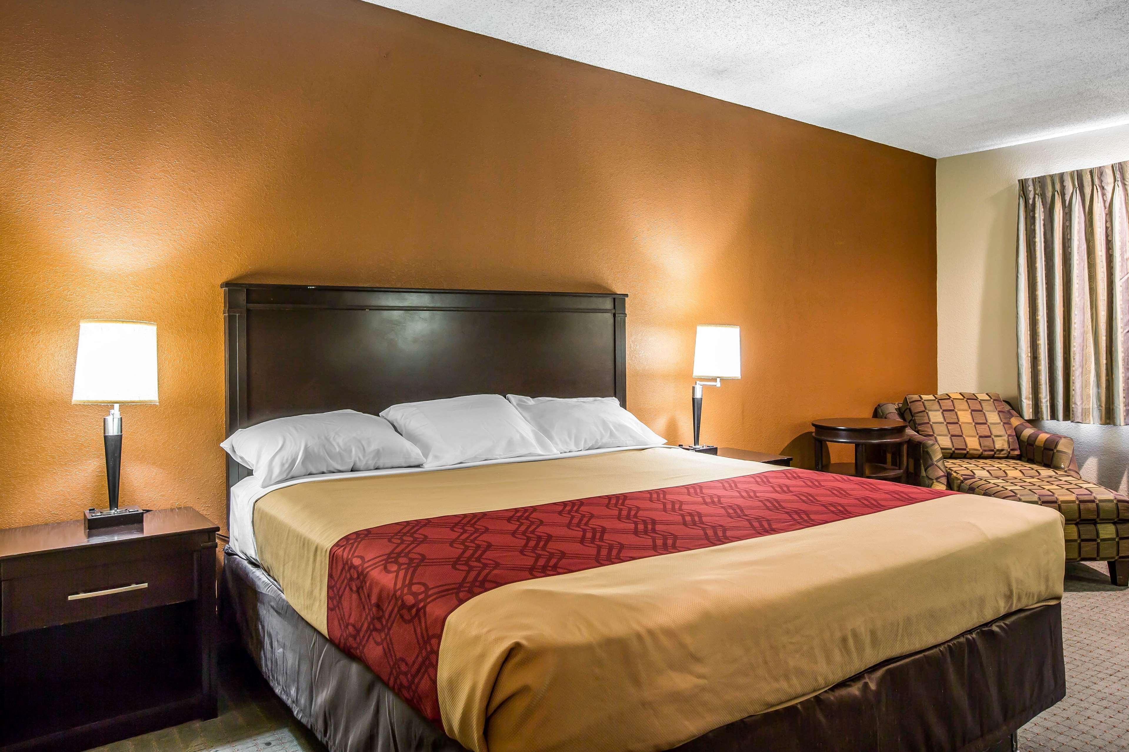 Hotel Baymont By Wyndham Ontario Exterior foto