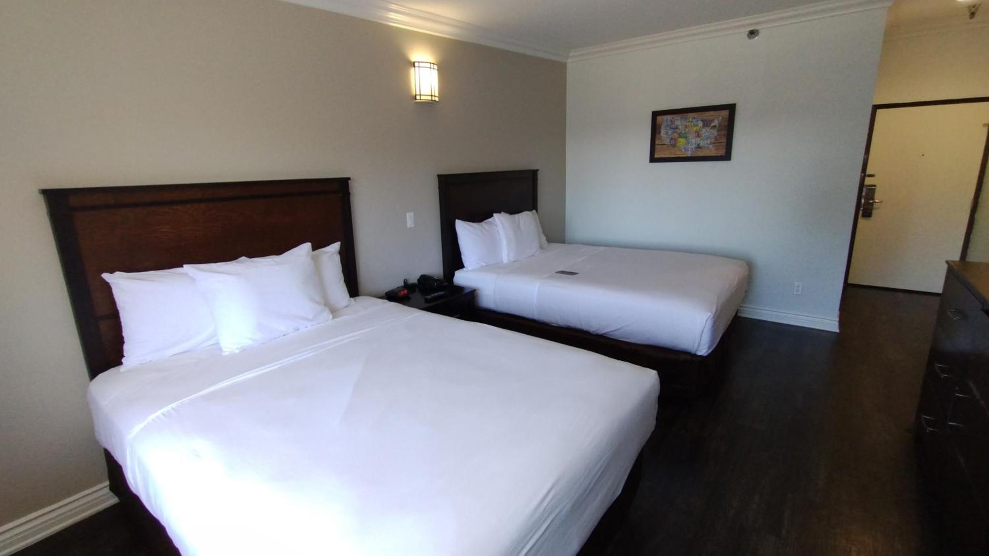 Hotel Baymont By Wyndham Ontario Exterior foto