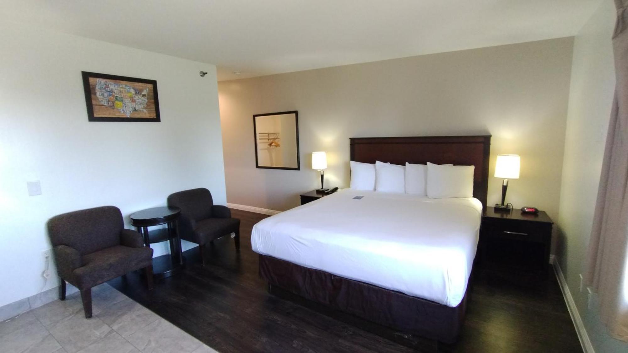 Hotel Baymont By Wyndham Ontario Exterior foto
