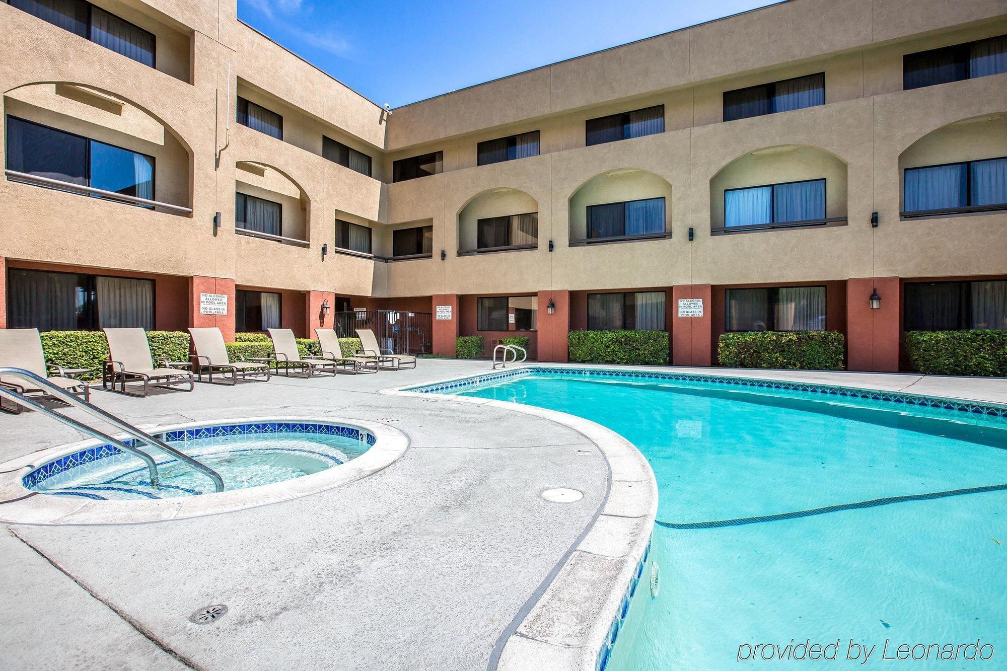 Hotel Baymont By Wyndham Ontario Exterior foto