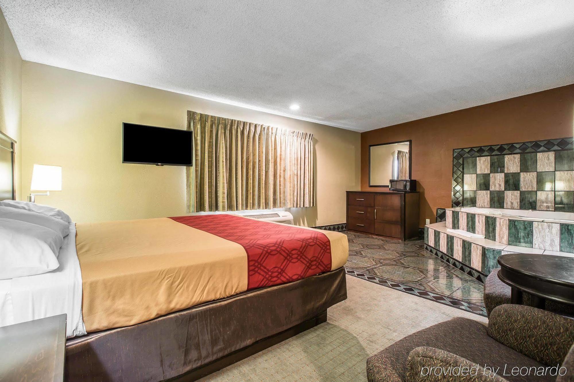 Hotel Baymont By Wyndham Ontario Exterior foto